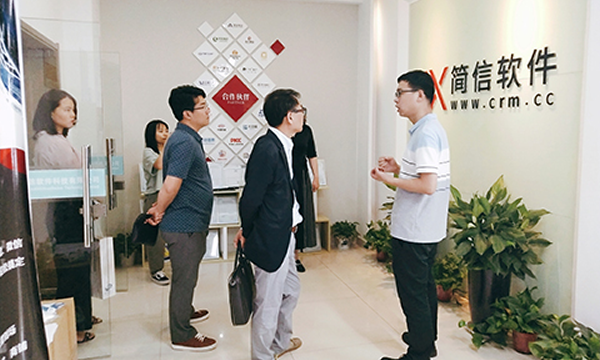 韓國貿(mào)易館（KOTRA）館長樸慶烈蒞臨簡信科技考察交流