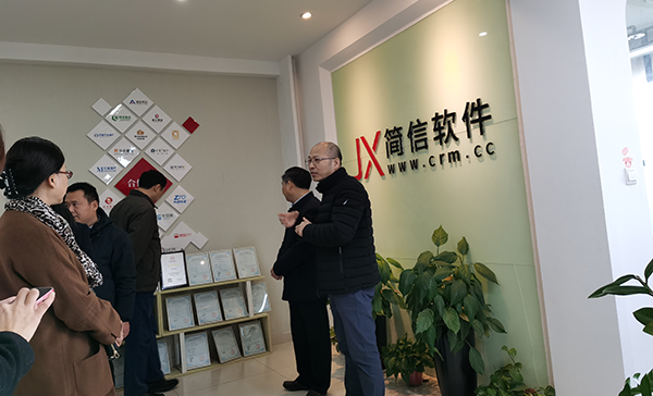 鄭州工程技術學院黨委書記周春輝一行蒞臨簡信軟件參觀考察