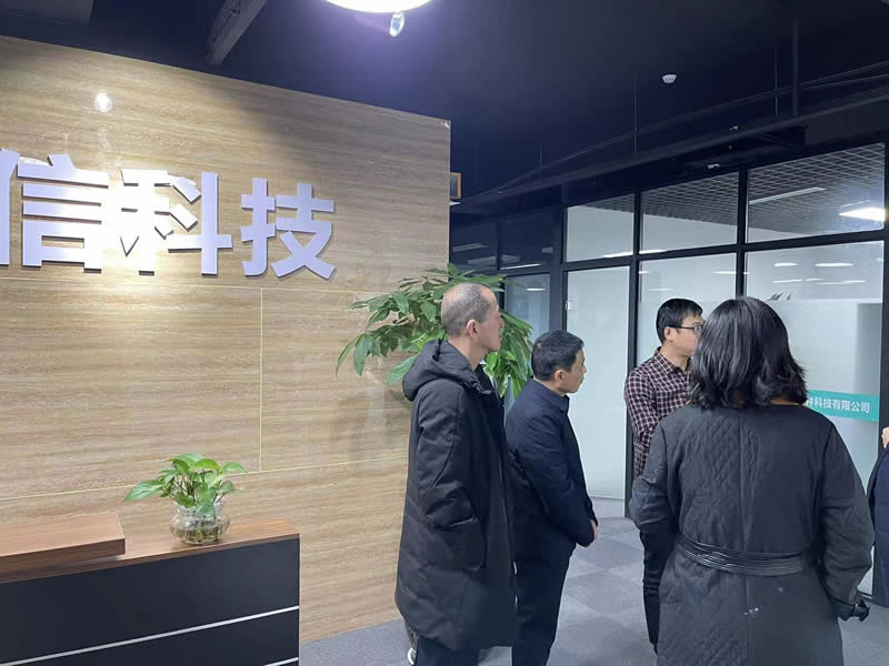 漯河市示范性綜合實(shí)踐基地領(lǐng)導(dǎo)一行蒞臨簡(jiǎn)信科技調(diào)研指導(dǎo)